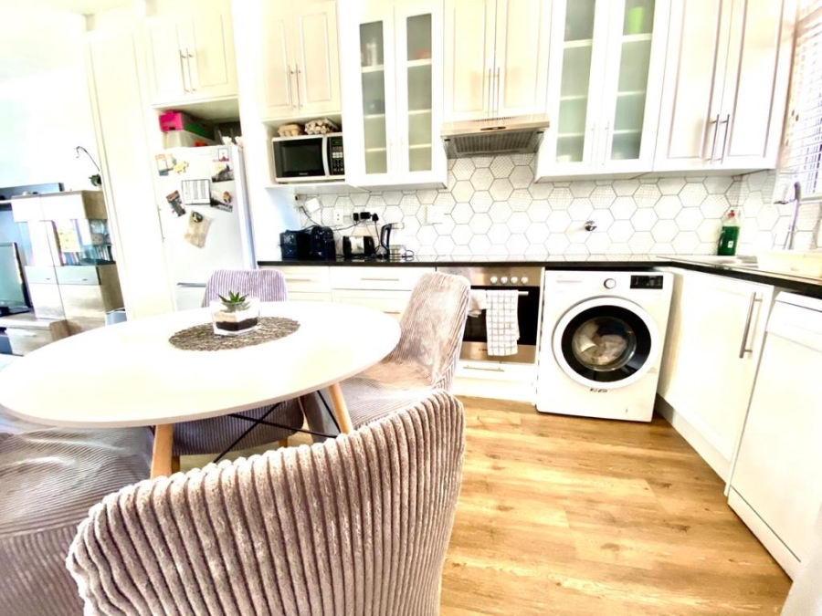 To Let 2 Bedroom Property for Rent in Royal Ascot Western Cape